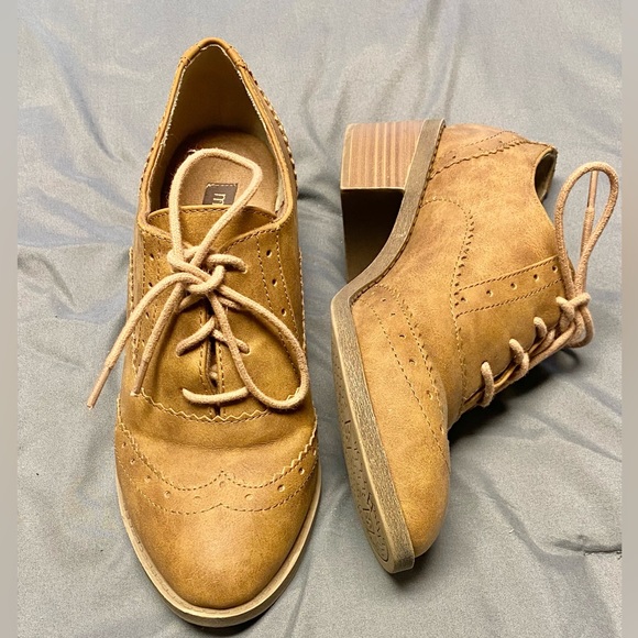 Oxford Style Shoes - Picture 1 of 4